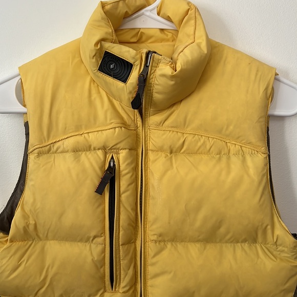 Women’s Volcom Snowboarding Vest - Picture 2 of 12